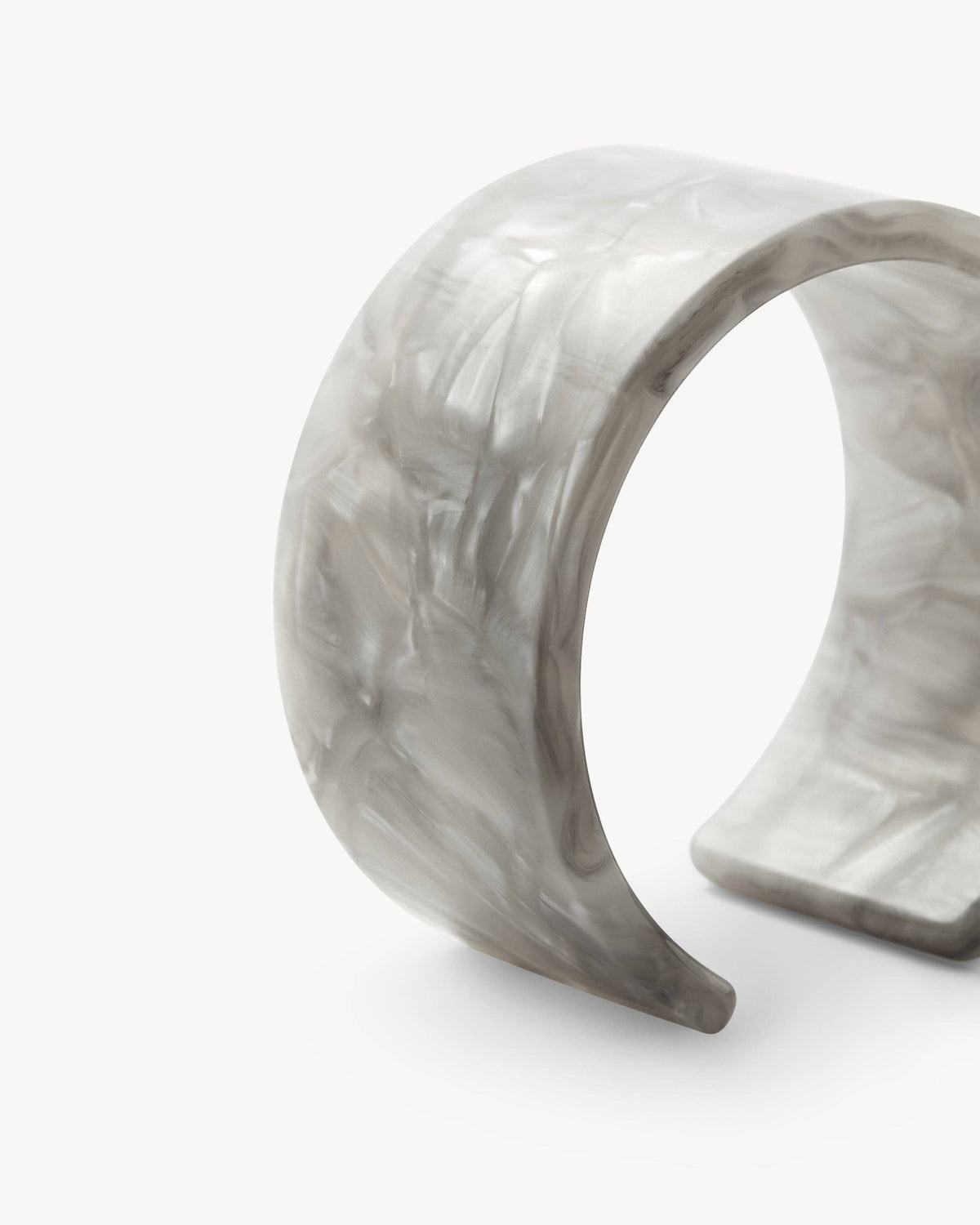 Jumbo Cuff in Grey Shell