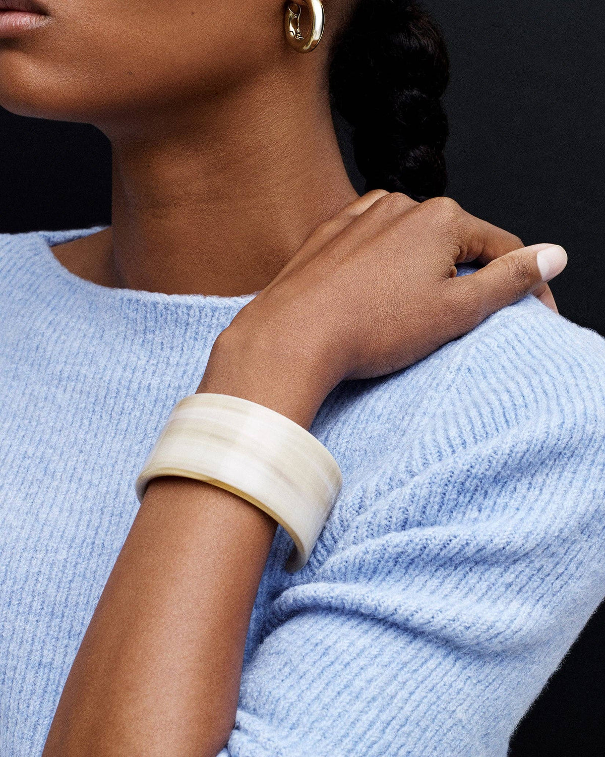 Jumbo Cuff in Grey Shell