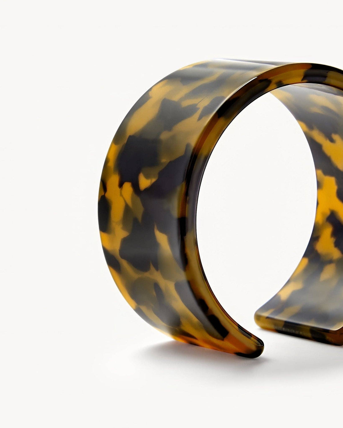 Jumbo Cuff in Classic Tortoise